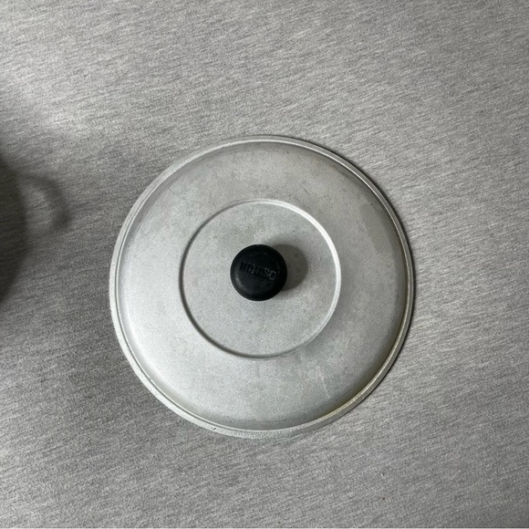 IMUSA USA 9” Traditional Colombian Natural Caldero Pot with Lid - Picture 3 of 8